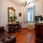 Royal Heritage In Center Apartment