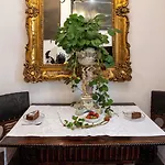 Royal Heritage In Center Apartment