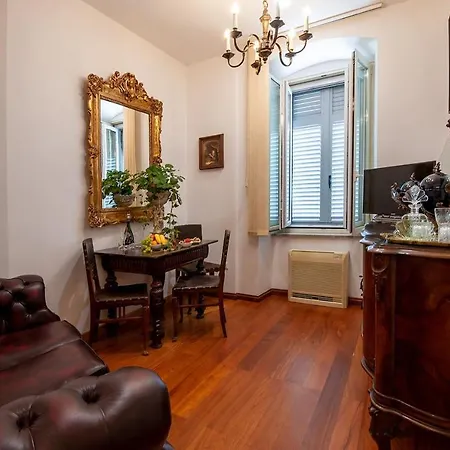 Royal Heritage In Center Apartment
