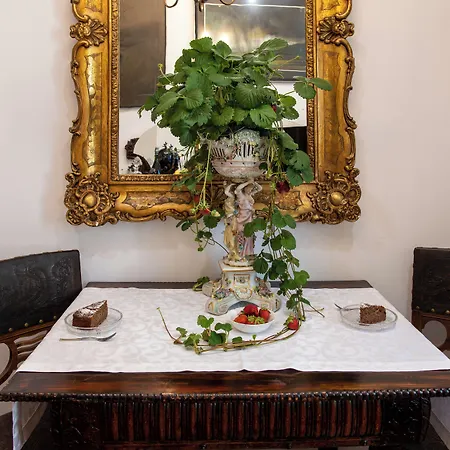 Royal Heritage In Center Appartamento